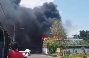 Bangunan Home Industry di Taman Puspa Sari Rogo Sidoarjo Terbakar, 3 Unit Damkar Dikerahkan