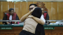 2 Komplotan Narkoba Irjen Teddy, Menangis di Pengadilan