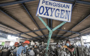 Pemprov Jatim Siapkan Tiga Pusat Pengisian Tabung Oksigen