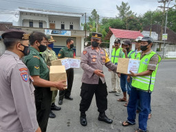 Polsek Talun Bagikan Paket Sembako di 7 Titik Guna Membantu Ringankan Beban Terdampak Kenaikan BBM