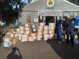 Tim Unit Bantuan Bencana Alam FK Unair Kirim Bantuan Logistik