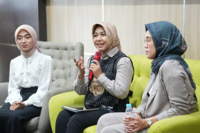 Narasumber Cangkruk Special Edition, Ning Ita Berbagi Kisah Pembangunan Kota Mojokerto