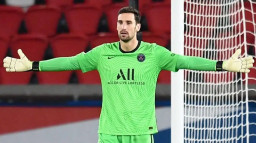 Kiper PSG Sergio Rico Masuk ICU, Alami Cedera Kepala Usai Berkuda