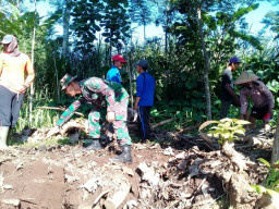 Babinsa Tunjung Ajak Warga Berpartisipasi Tingkatkan Pembangunan