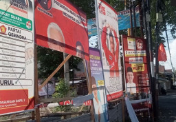 Terekam CCTV, Baliho di Pasuruan Milik Ganjar-Mahfud Dirusak Orang Tak Dikenal