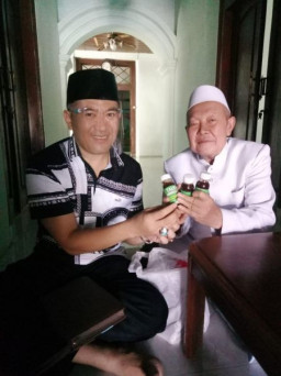 Cabup Cak Taufik Bagikan Sirup Anti COVID-19 ke Ponpes Sabilur Rosyad