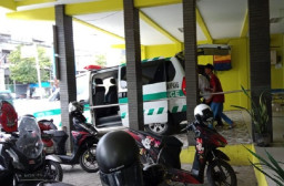 Heboh! Siswi di SMAN 1 Sampang Melahirkan di Kelas, Bayi Sehat Tapi Ibunya Kritis