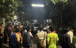 Akses Jalan di Kertajaya Gubeng Ditutup, Diduga untuk Parkir Mobil, Warga: KAMI BUTUH JALAN