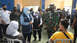 Khofifah Minta Distribusi Vaksin Dipercepat