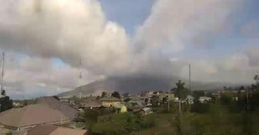 Gunung Sinabung Mulai Erupsi Lagi