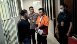 Masuk Ruang Tahanan, Gus Nur Tertawa