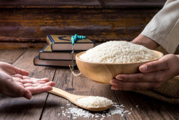 Menunaikan Zakat Fitrah Hukumnya Wajib, Begini Syarat dan Niatnya