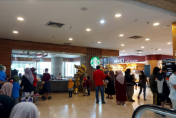 Adakan Imunisasi Campak di Delta Plaza, Gratis Foto Dengan Robot