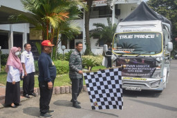 Wali Kota Kediri Salurkan Bantuan Dana dan Logistik untuk Korban Gempa Cianjur
