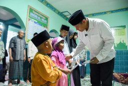 Kunjungi Masjid Al-Falah, Wali Kota Kediri Diminta Menjadi Imam Shalat Maghrib