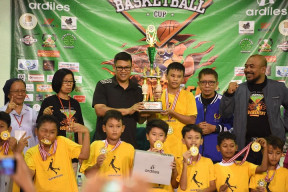 Wali Kota Kediri Serahkan Medali dan Trophy Santa Maria Basketball Cup 2023