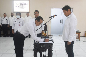 Wali Kota Kediri Ambil Sumpah Jabatan 24 Pejabat Struktural dan Fungsional