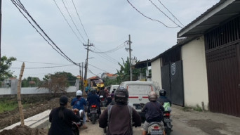 Proyek Peninggian Jalan di Bringin Raya Sebabkan Lalu Lintas Macet