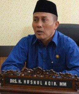 Gubernur Teken SK Husnul Aqib Wakil Pimpinan DPRD Lamongan