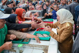 Gubernur Khofifah Pastikan Inflasi di Jatim Aman Terkendali
