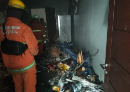 Lantai Dua Sekolah Katolik Santa Clara Terbakar, Diduga korsleting Listrik Lampu Pohon Natal