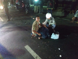 Hendak Menyalip, Pemotor Tewas Terlindas Truk Kontainer