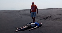 Mr X Terkapar di Pantai Pandanwangi