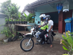 Poltar Siaga Polres Blitar Lakukan Antar Jemput Lansia untuk Vaksinasi