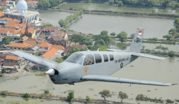 Pesawat Latih G-36 Bonanza T-2503 Jatuh di Perairan Surabaya, TNI AL Lakukan Pencarian