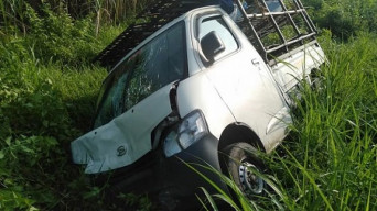 Tak Perhatikan Arus Lalin saat Belok, Warga Mojoagung Ditabrak Pikap