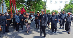 Puluhan Kades di Banyuwangi Gelar Aksi Tolak Perpres 104/2021