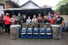 Efisienkan Proses Produksi, Pemkot Surabaya Beri Bantuan Peralatan Kepada Pengrajin Tempe Sukomanunggal