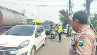 Asal Nyelonong Tanpa Tengok Kanan-Kiri, Emak-Emak Tewas Terlindas Truk