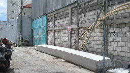 Disegel Satpol PP, Pembangunan Gudang di Magersari Tetap Berlanjut