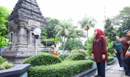 Gubernur Khofifah Manfaatkan Anjungan di TMII untuk Gaet Investor