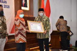 Pj Bupati Hudiyono Terima Penghargaan LPPD 2018