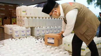 Pemkab Banyuwangi Bagikan Disenfektan ke Kantor Desa