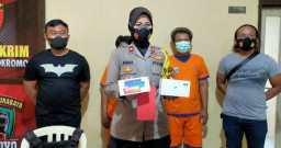 Pura-pura Muntah, Copet Gasak HP Penumpang Angkot