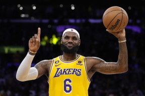 Baca juga : LeBron James Cetak Poin Terbanyak Sepanjang Sejarah NBA