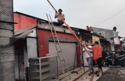 Empat Atap Toko Rusak Akibat Angin Puting Beliung