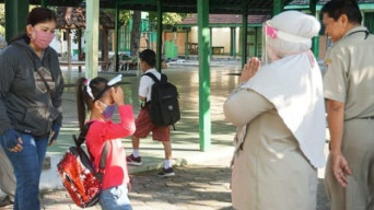 MPLS secara Daring, Siswa Baru di Jombang Datang ke Sekolah