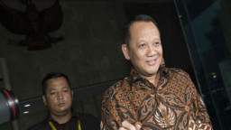 Drama Penangkapan Mantan Sekretaris MA Hingga Buang Uang Ke WC