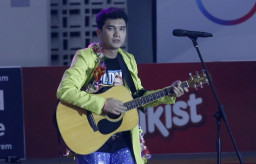 Aksi Kocak Aldi Taher Lepas dan Lempar Celana Saat Manggung: Ini Pertama Kali Loh