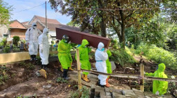 Tim Pemulasaran Jenazah Pasien COVID-19 Malang Kelabakan