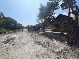 'Makan' Pekarangan Warga, Proyek Pelebaran Jalan Diprotes