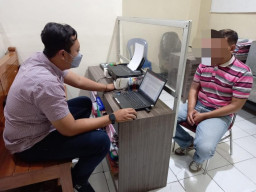 Nyamar jadi Polisi, Kades Tipu Warga untuk Bayar Hutang