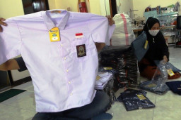 Pelaku UMKM Surabaya Dilibatkan Dalam Produksi Seragam Sekolah
