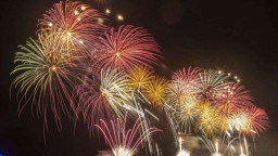 Tahun Baru di 4 Kota Besar Pulau Jawa, Masih Pesta Kembang Api