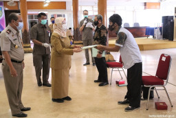 Bupati Kediri Bagikan 13.882 Sertifikat Warga
