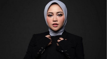 Rachel Vennya Lepas Hijab di Hari Ibu